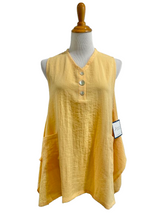 AA37 - Sleeveless 3-Button Top