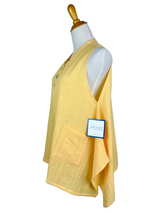 AA37 - Sleeveless 3-Button Top