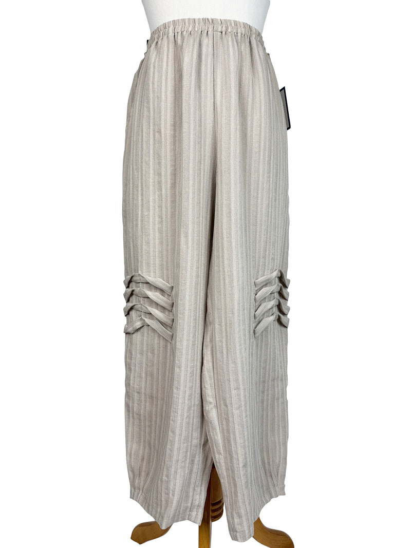 AAPT25 - Crop Pants with Twisted Pleats